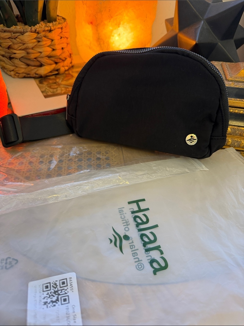 HALARA Black Men's Minimalist Waist Bag with Logo Accent